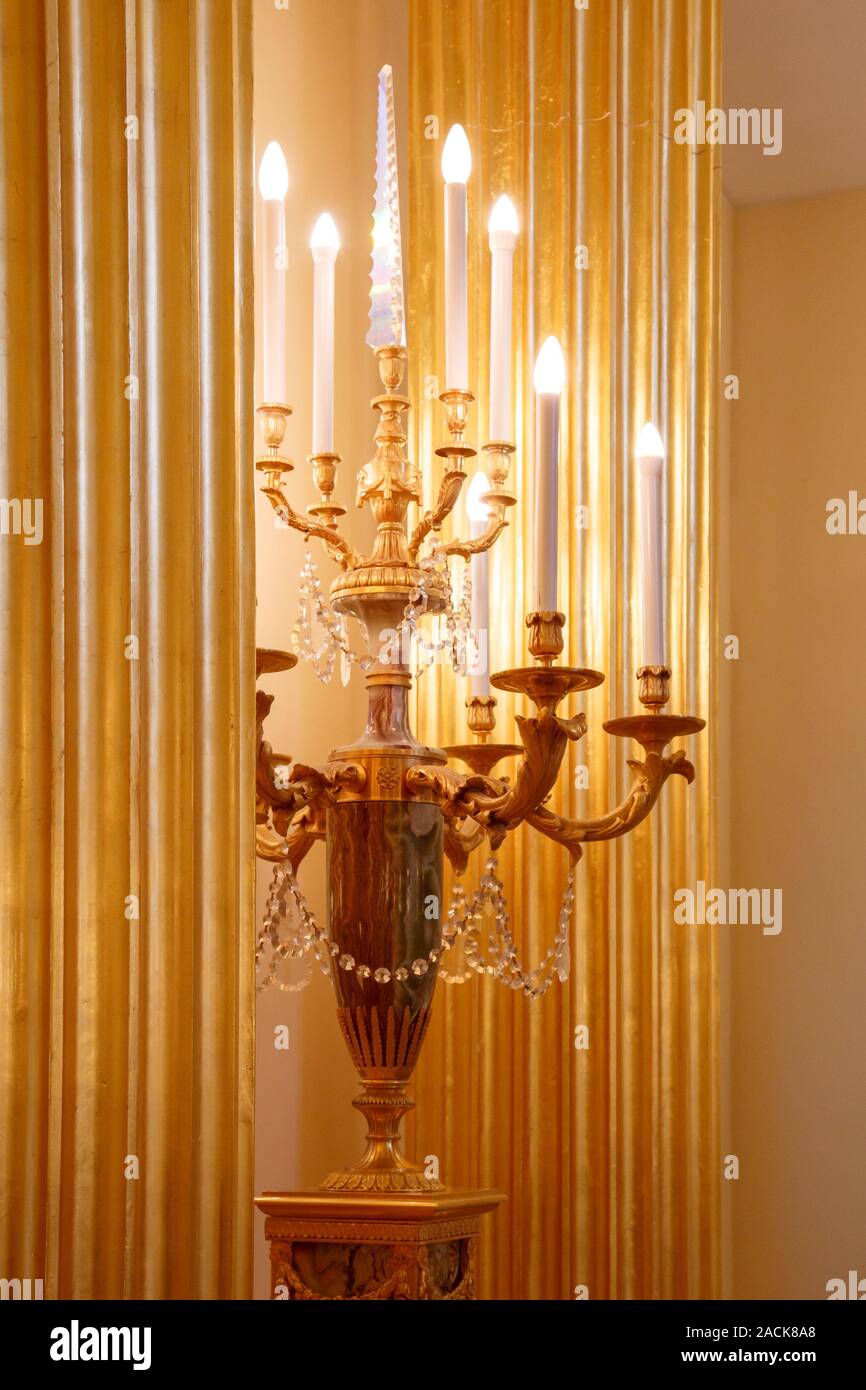 Or Antique porte-chandelle, détail de la décoration intérieure. Vintage  décor de luxe design Photo Stock - Alamy