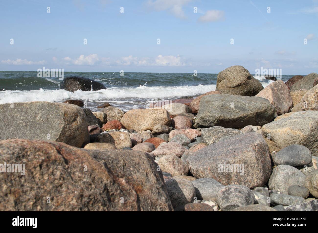 Cailloux Colores Sur La Plage Photo Stock Alamy Cailloux Colores Sur La Plage Photo Stock Alamy