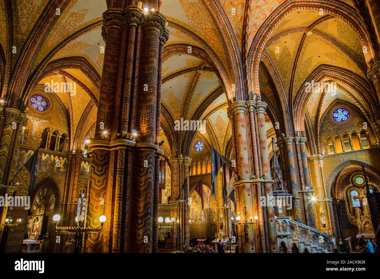 Budapest, Hongrie, le 22 mars 2018 : l'intérieur de l'église de l'Assomption de la château de Buda. Il est plus communément connu sous le nom de l'église Matthias un Banque D'Images