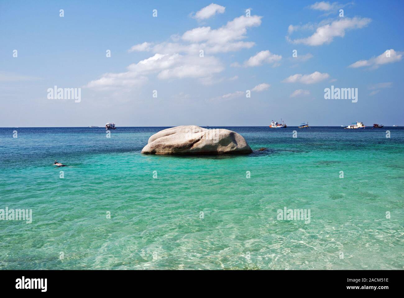 White Rock dans la mer, Ko Tao, Thaïlande, Asie Banque D'Images