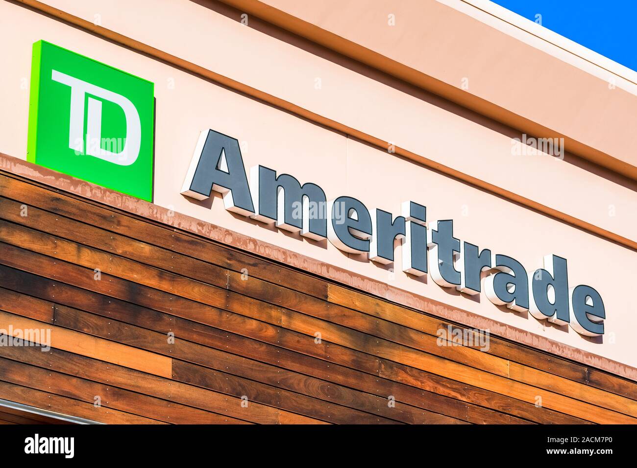 Nov 24, 2019 Cupertino / CA / USA - Close up de TD Ameritrade inscrivez-vous à une succursale dans la Silicon Valley ; TD Ameritrade est un courtier qui offre un système électronique Banque D'Images