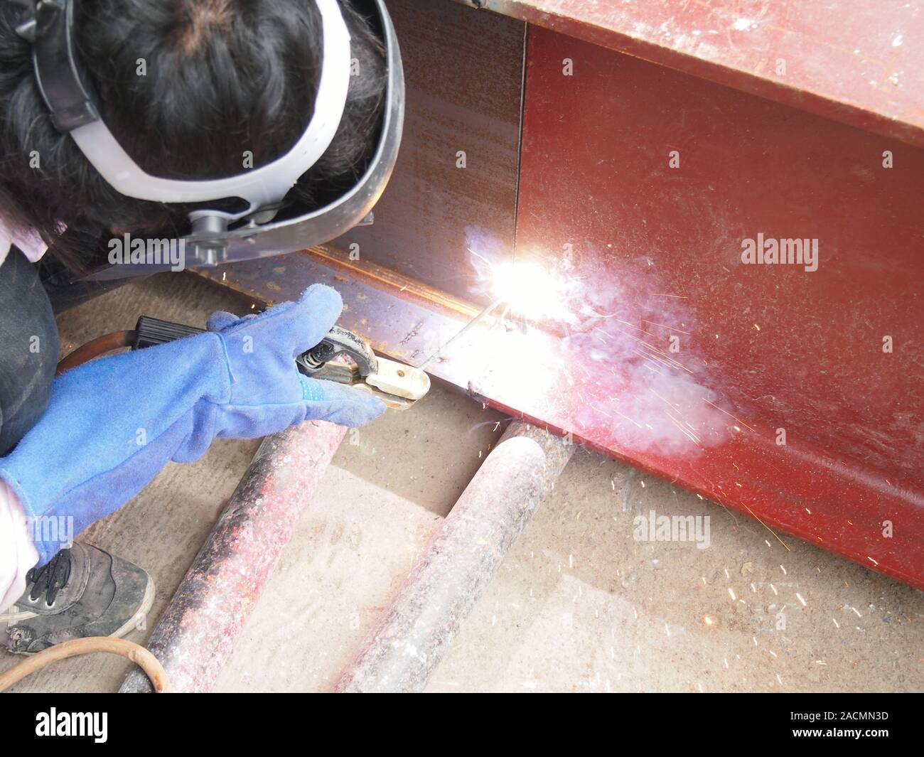 Le soudage à l'aide de la méthode mig-mag Photo Stock - Alamy