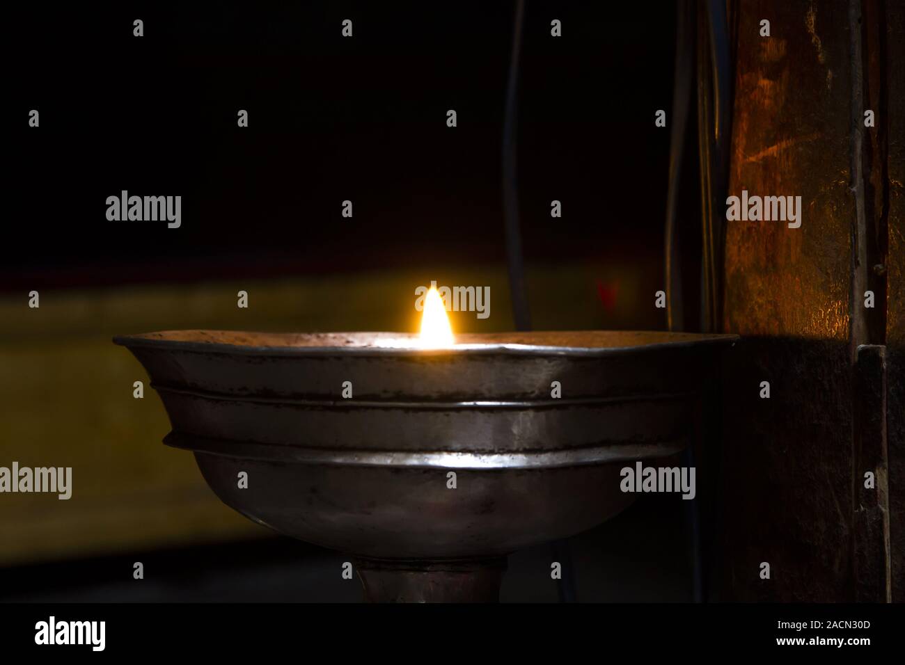 Lampe à pétrole dans un monastère tibétain au Ladakh Banque D'Images