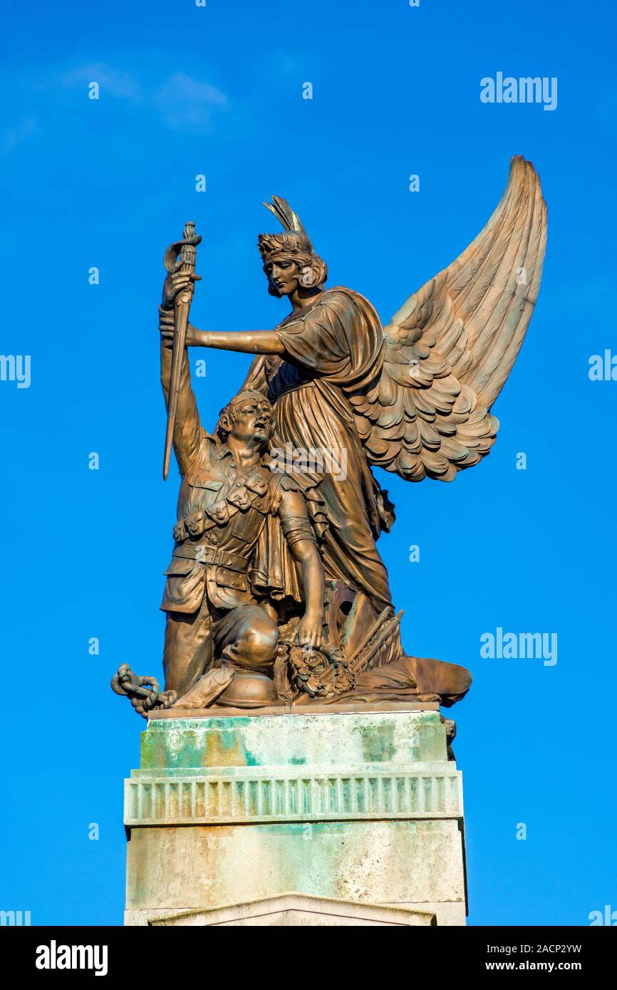 Le Monument aux Morts, Ashton en vertu de Lyne, Tameside, Manchester, Angleterre, Royaume-Uni. Architecte : Percy Howard. Sculpteur : J. Ashton Floyd. Banque D'Images