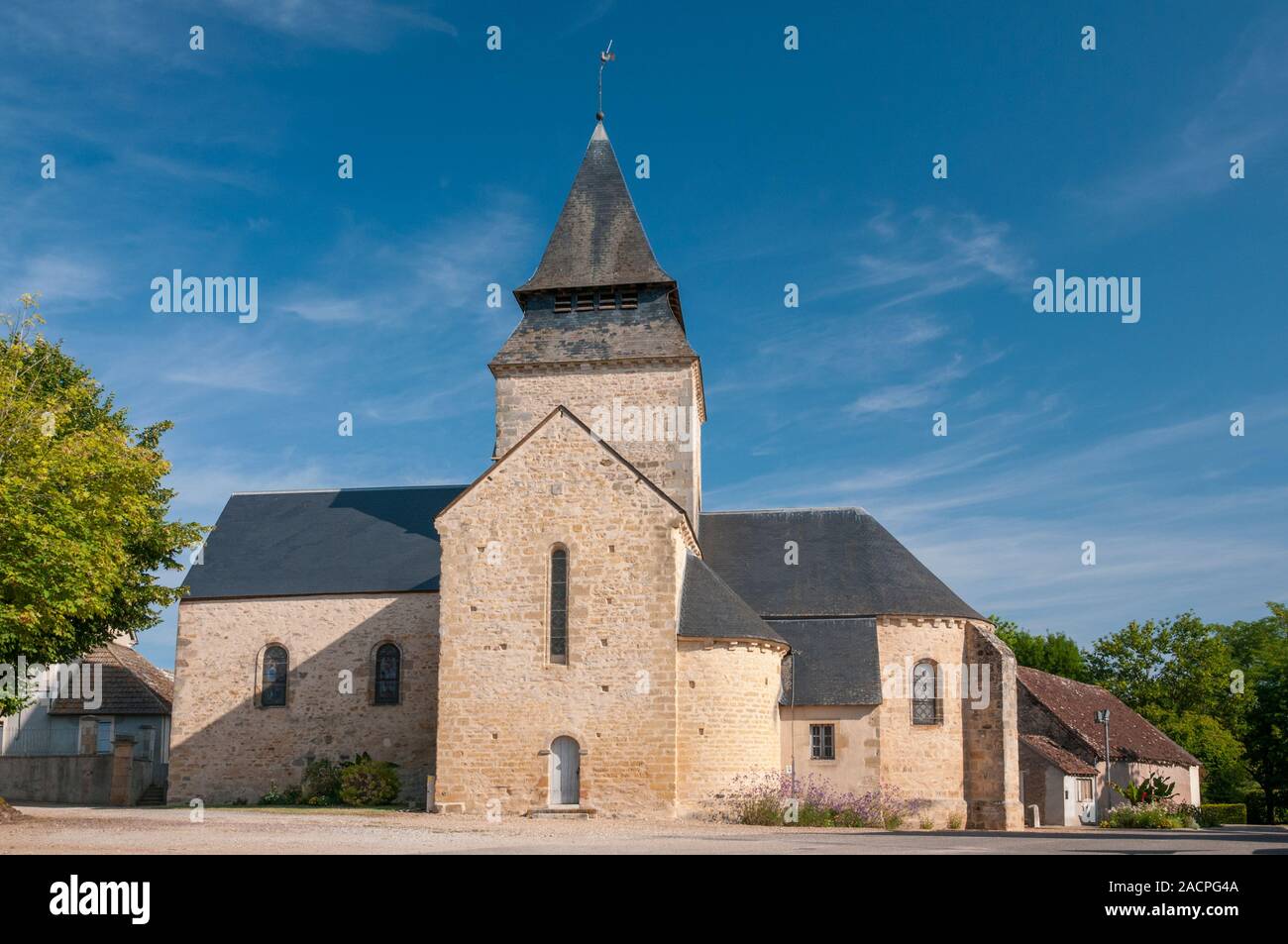 Église de Saint-Martin (11e siècle) dans la région de Bessais-le-Fromental, cher (18), Center-Val de Loire, France. Banque D'Images