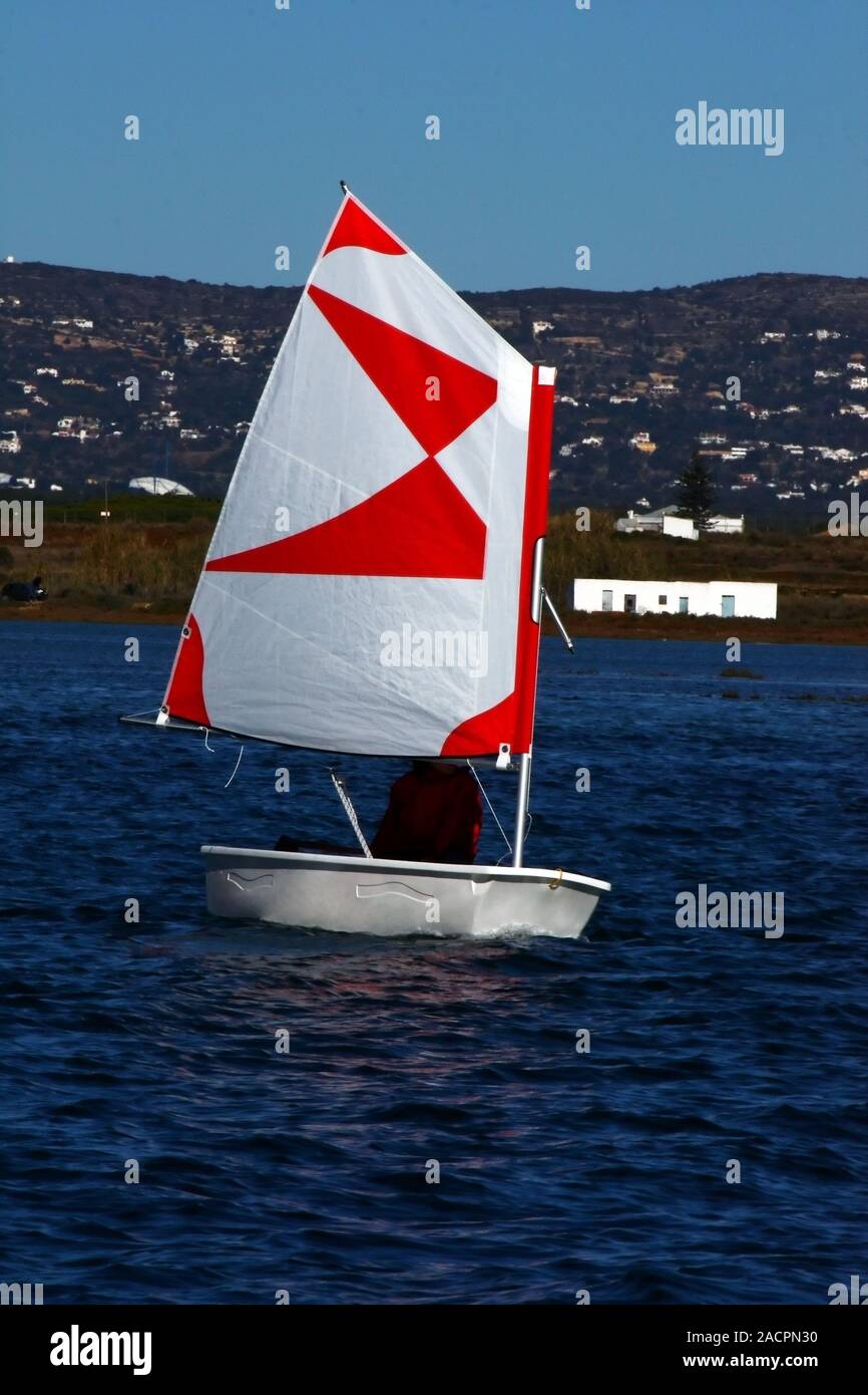 Petit bateau à voile Banque D'Images