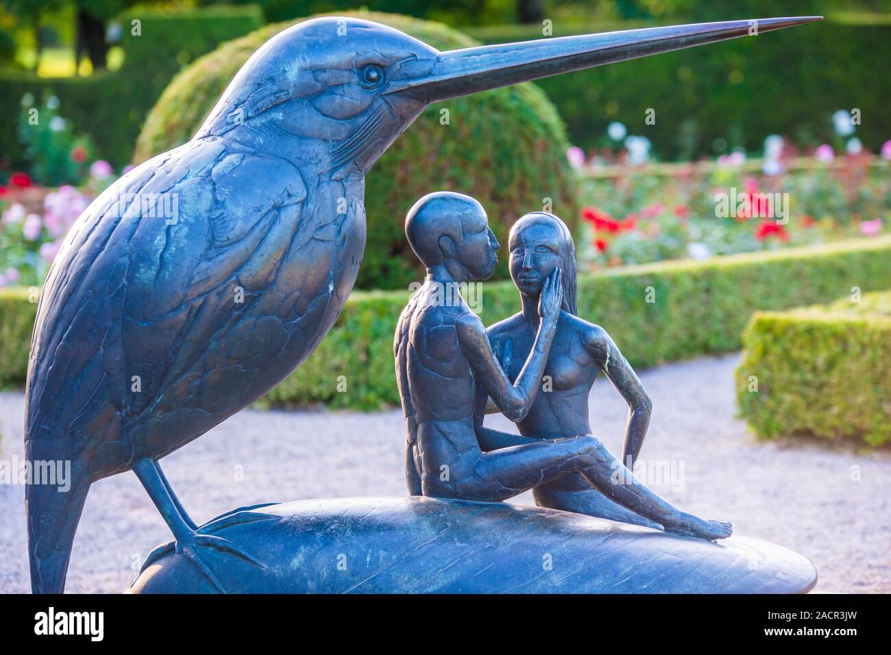 Statue en bronze d'un couple et d'oiseaux Banque D'Images