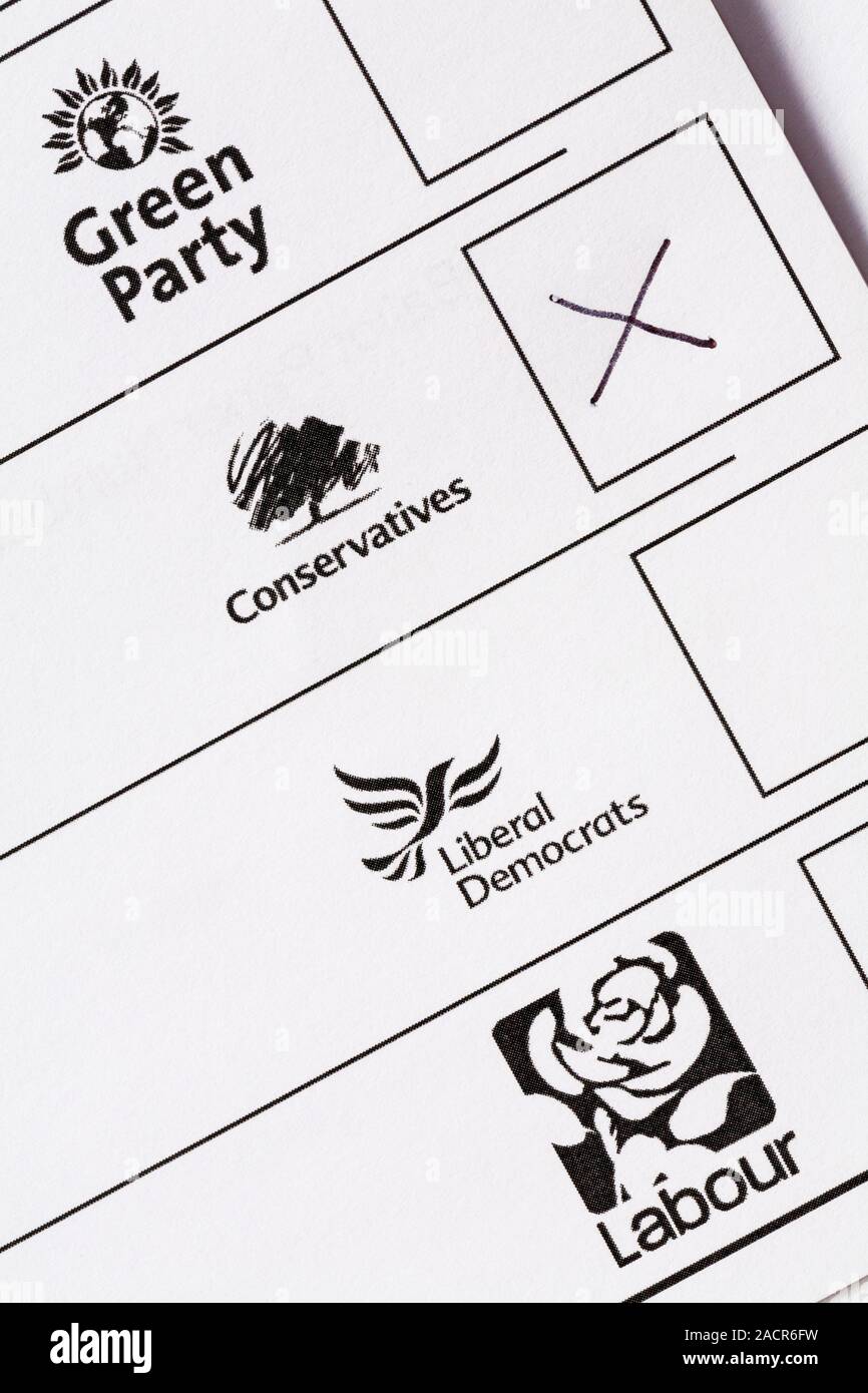 Partis pour l'ouest de Bournemouth candidat circonscription le bulletin de vote pour l'élection générale 2019 parlementaire au Royaume-Uni X contre conservateurs votant vote Banque D'Images