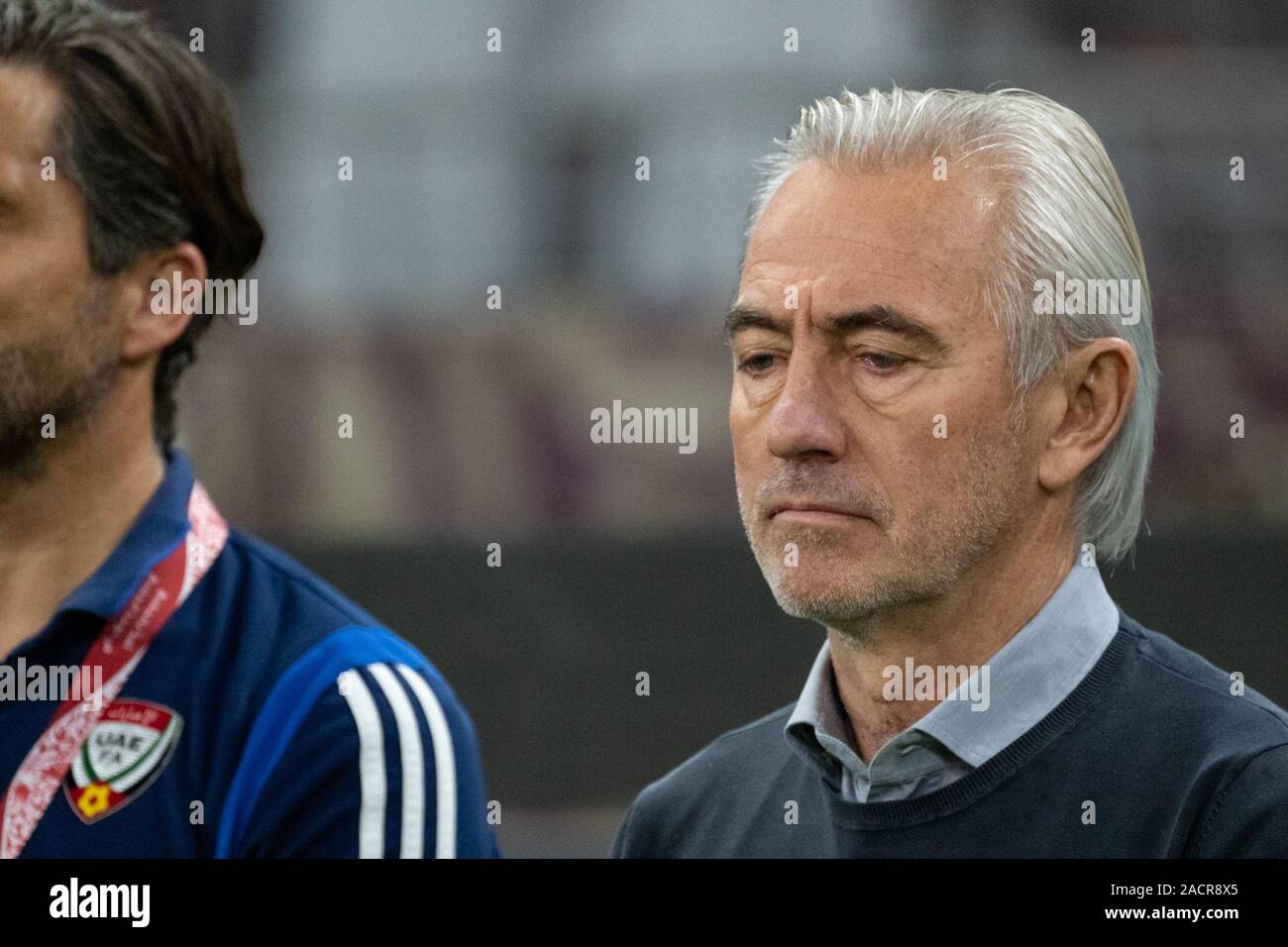 L'entraîneur de l'équipe nationale des ÉMIRATS ARABES UNIS, Bert Van Marwijk. Plus de 43 000 spectateurs ont paniers-Doha, Khalifa International Stadium pour assister à la défaite du Qatar Emirats Arabes Unis 4-2 lors d'un match palpitant pour la 24e Coupe du golfe Arabo-Persique. Après leur victoire sur les champions d'Asie, le lundi et les hôtes Qatar avancé pour les demi-finales de l'événement régional, où ils rencontreront l'Arabie Saoudite Banque D'Images