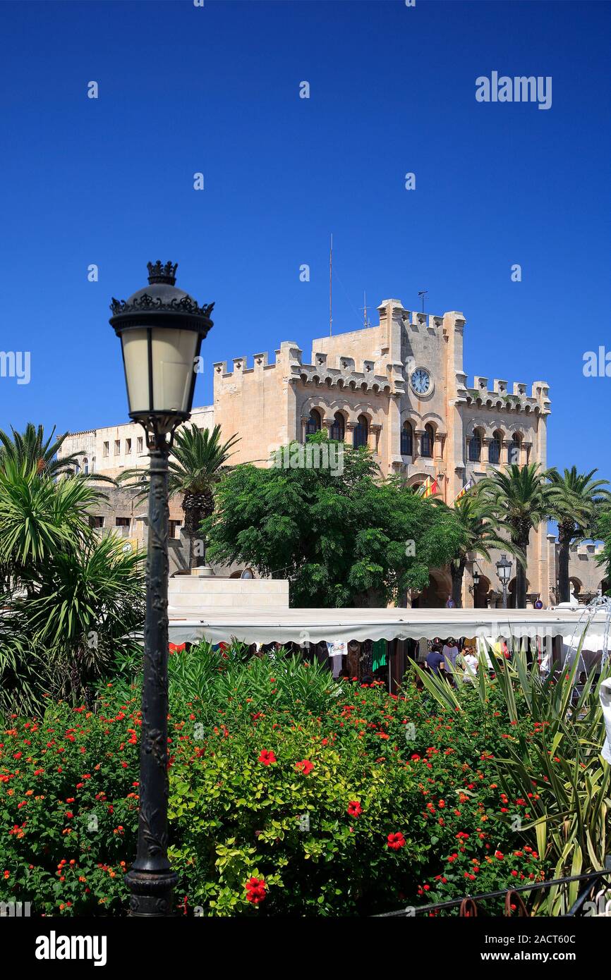 Le Adjutament building, place de la ville, la ville de Ciutadella, à l'île de Menorca, Baléares, Espagne, Europe Banque D'Images