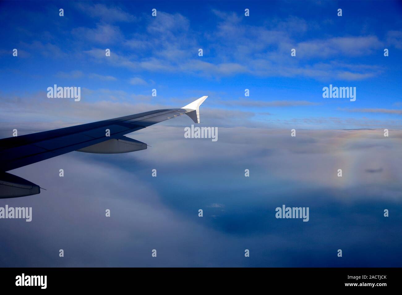 Vue depuis la fenêtre de l'avion survolant la côte anglaise, England, UK Banque D'Images