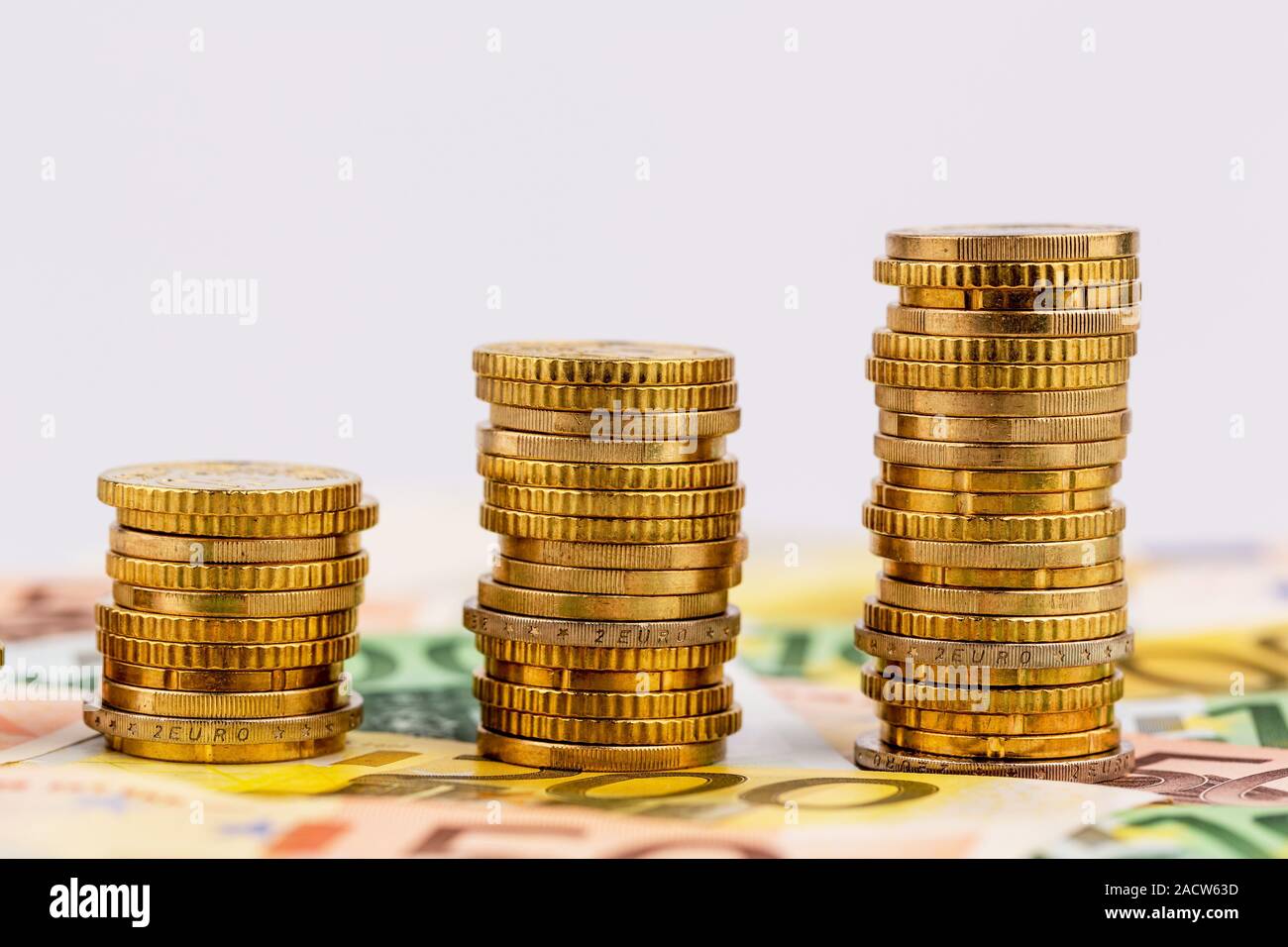 Pile de pièces en argent, courbe ascendante Banque D'Images