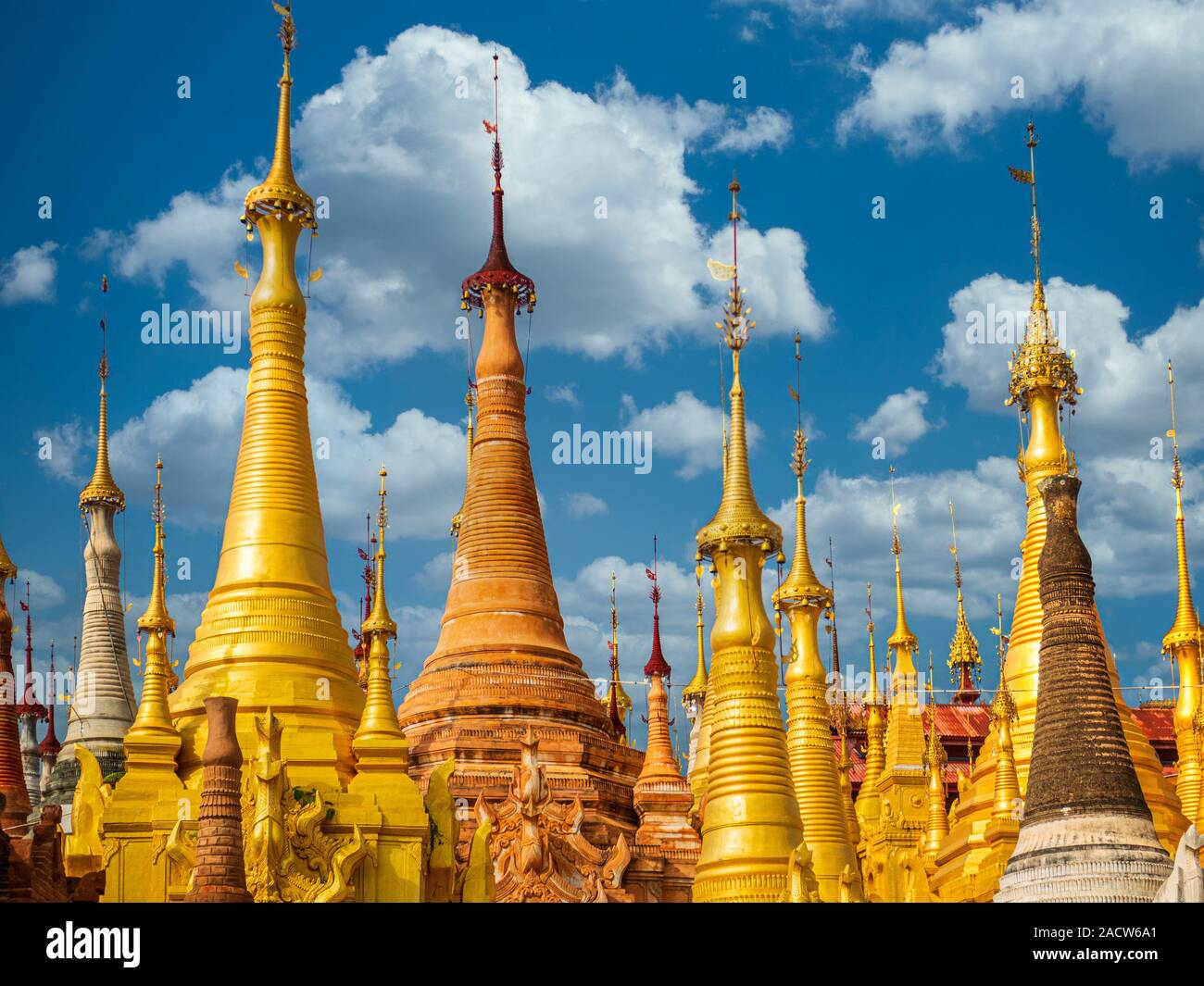 Le Shwe Indein stupas funéraires Banque D'Images