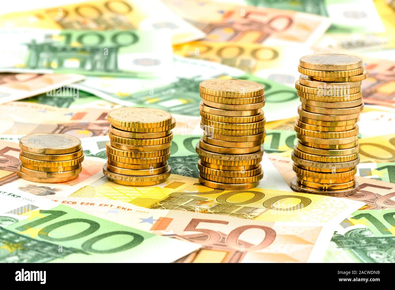 Pile de pièces en argent, courbe ascendante Banque D'Images