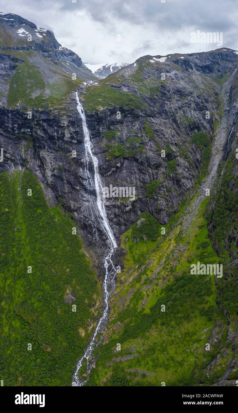 Vue aérienne de Mardalsfossen cascade, Eikesdalen Nesset, municipalité, More og Romsdal County, dans l'ouest de la Norvège Banque D'Images