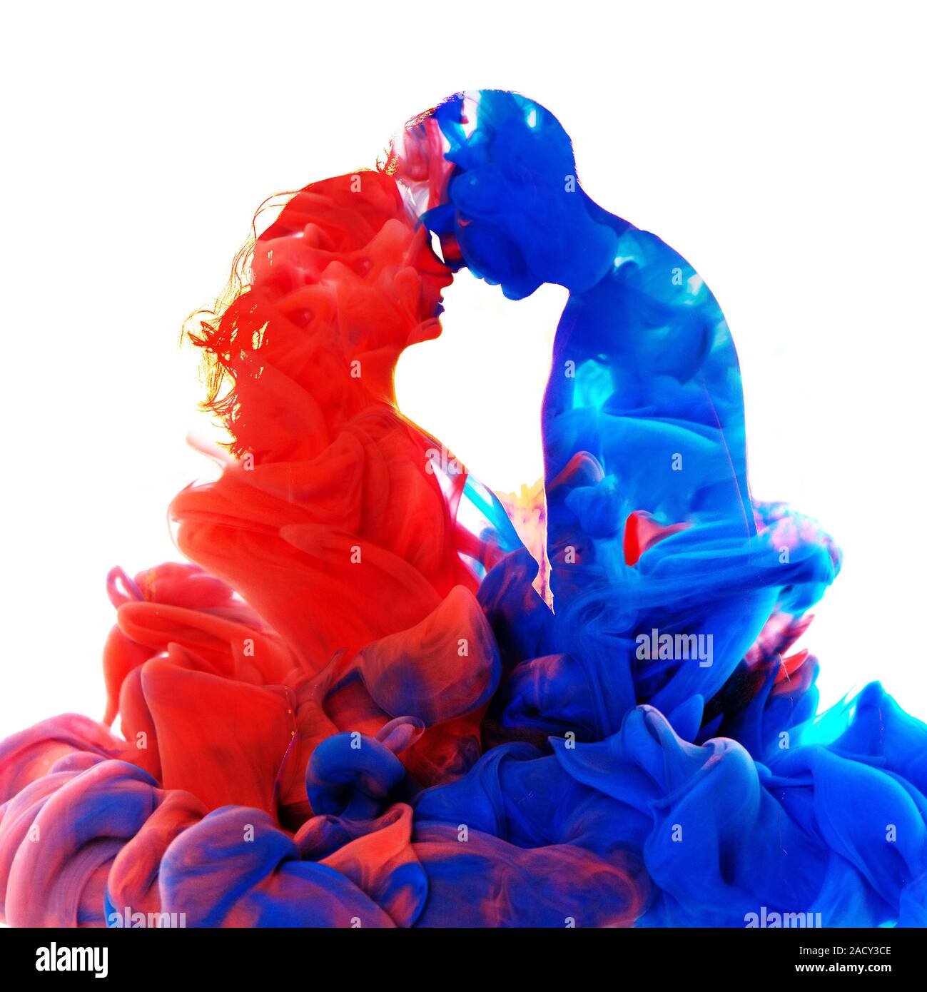 Creative art collage du couple amoureux formé par dissolution dans l'eau d'encre couleur isolé sur fond blanc. Banque D'Images