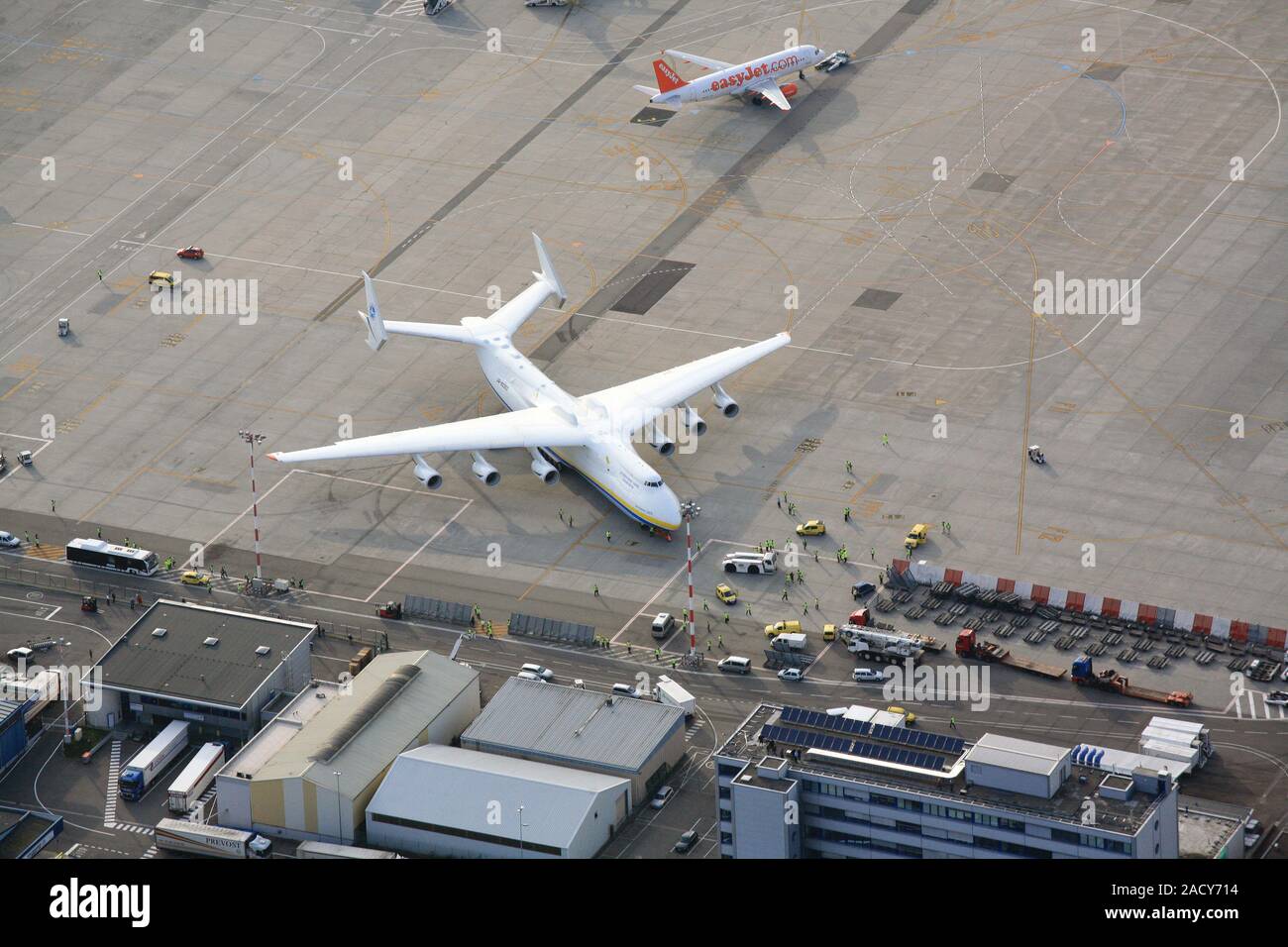 L'Euroairport Basel-Mulhouse-Freiburg, avec Antonov 225 Banque D'Images