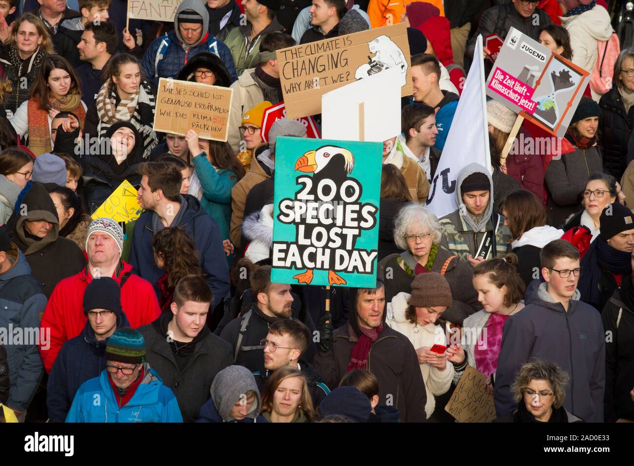 29 novembre, 2019 - Cologne, Allemagne. Vendredi pour le climat futur grève. 4ème journée mondiale d'action initiée par les jeunes appelant à un radical chan Banque D'Images