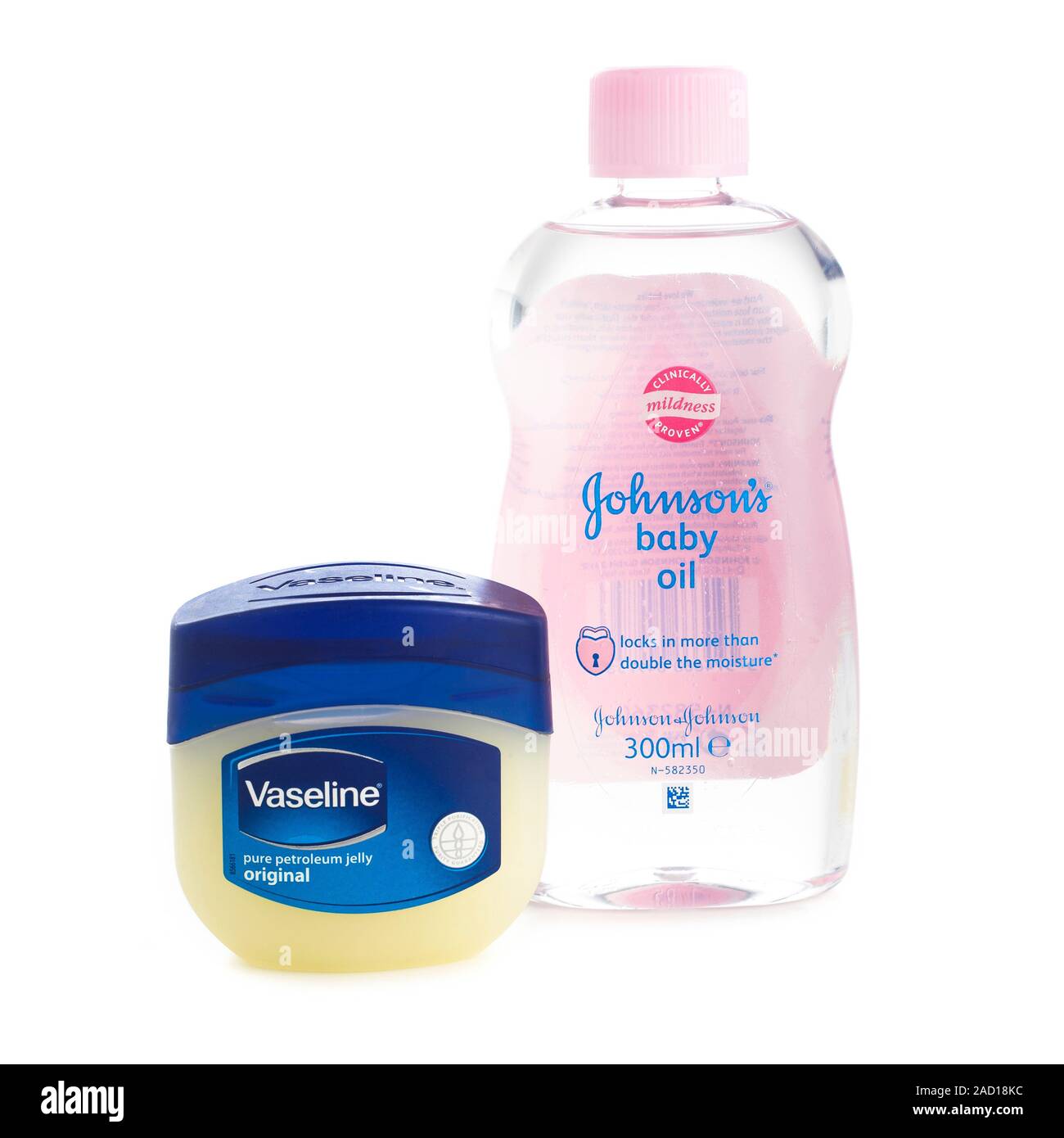De la vaseline et l'huile pour bébé. Les deux sont des sous-produits du  raffinage du pétrole, de l'huile. De la vaseline est un mélange semi-solide  de weig Photo Stock - Alamy