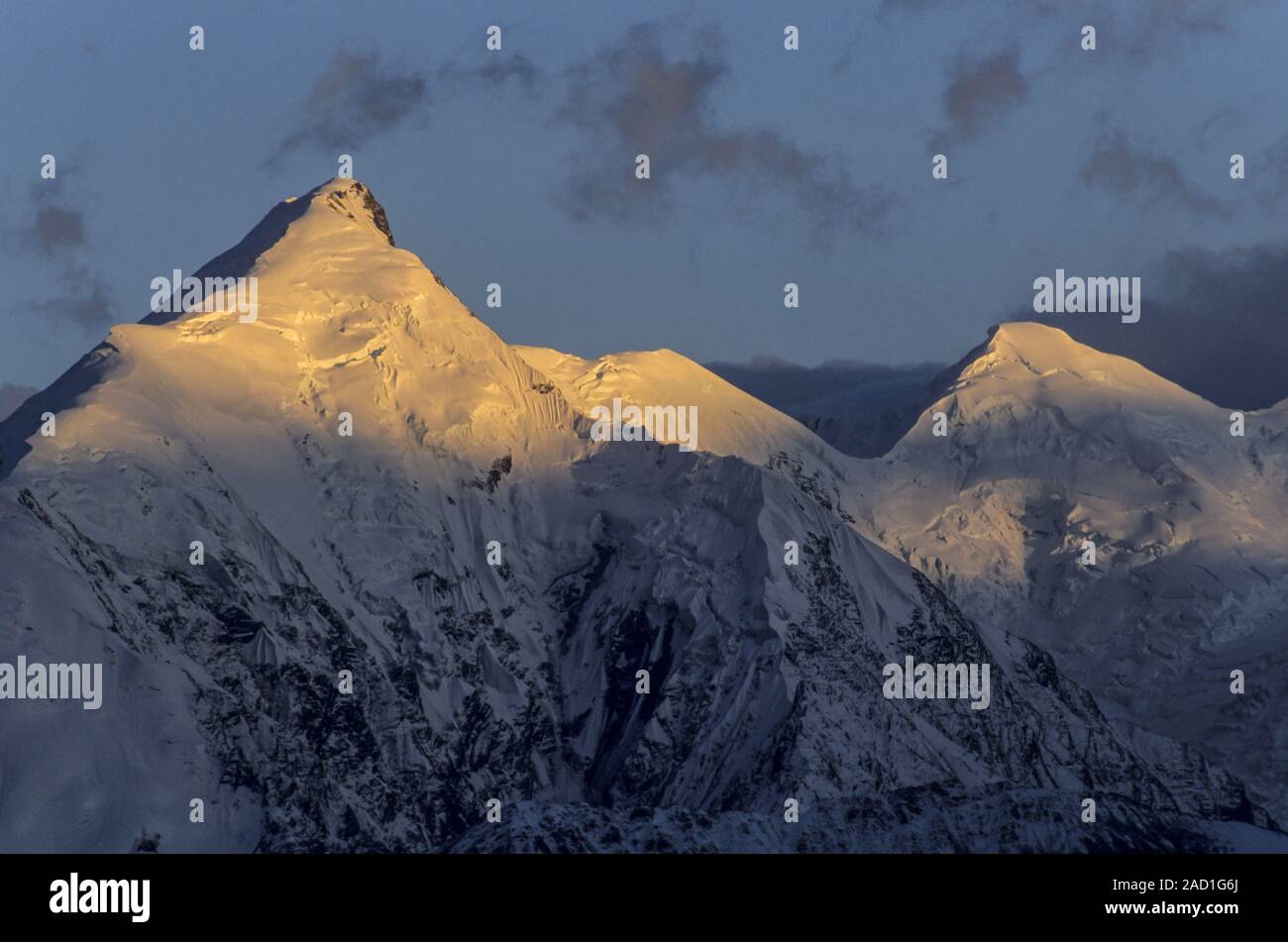 Sommet du Mont Brooks au crépuscule / Denali National Park - Alaska Banque D'Images