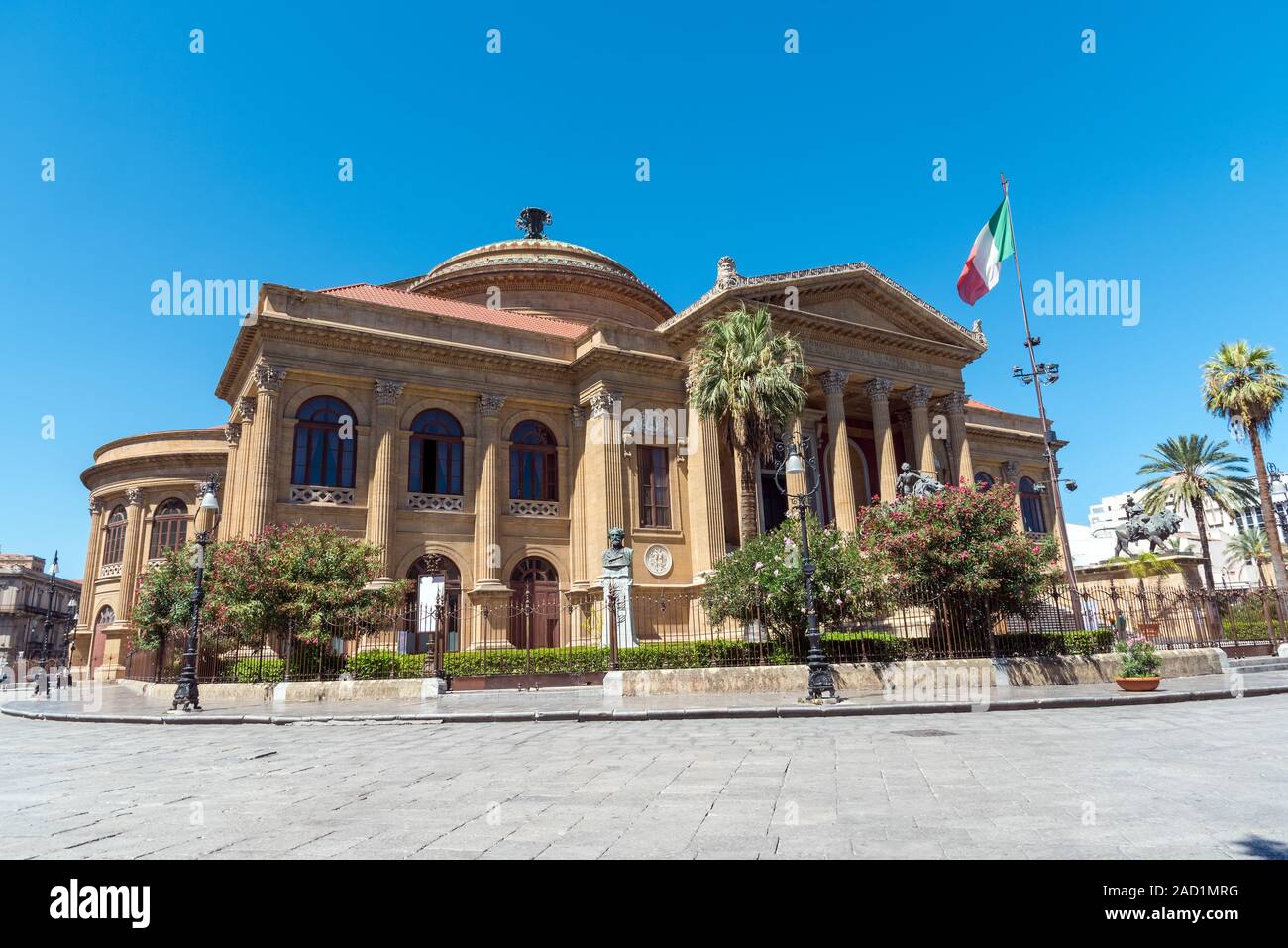 Le célèbre Teatro Massimo de Palerme, l'un des plus grands cinémas d'Europe Banque D'Images