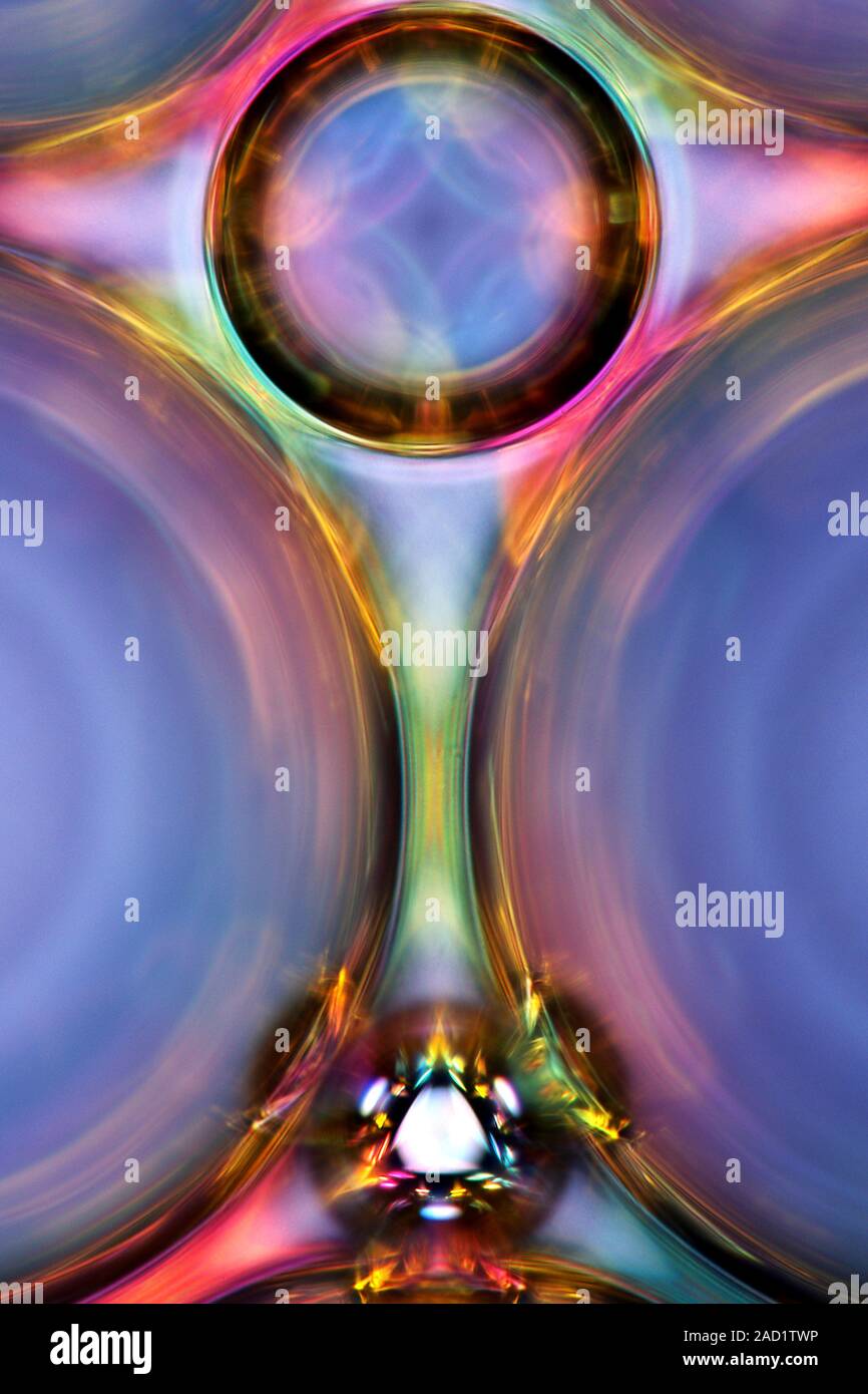 Des bulles d'air dans le liquide, microphotographie en lumière