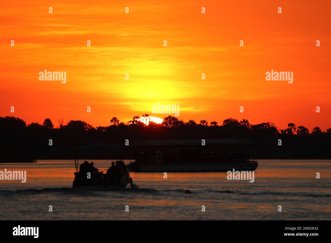 Dîner-croisière au coucher du soleil du Zambèze Banque D'Images