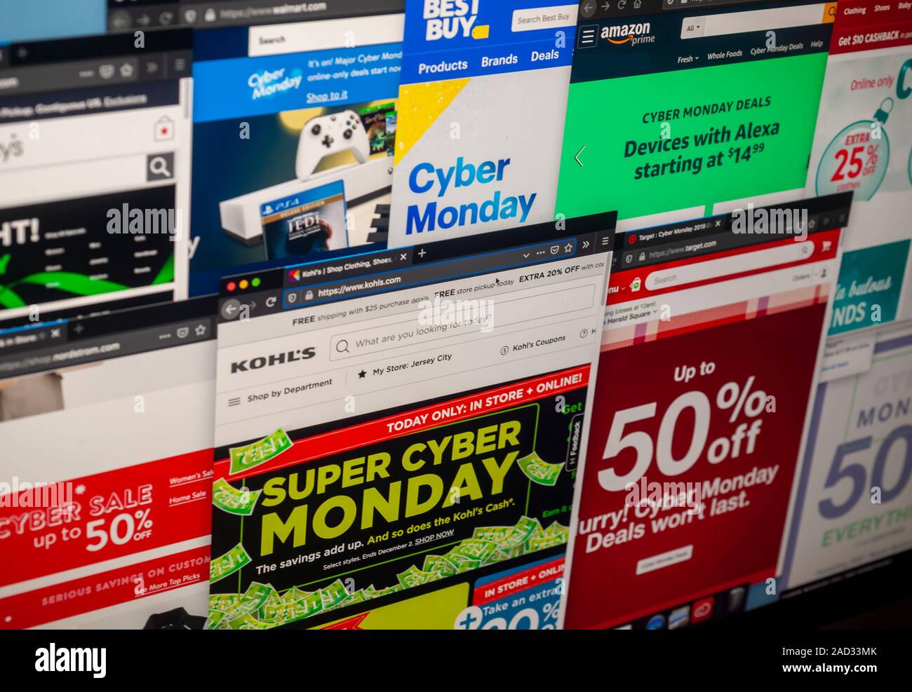 Un pot-pourri des sites web à partir d'un melange de détaillants vantant leurs ventes CyberMonday le Lundi, Décembre 2, 2019. Selon Adobe Analytics estime Cyber Monday est l'économie d'achats en ligne parmi les 24 avec des ventes devrait être de l'ordre de 9,4 milliards de dollars, ajoutant à l'enregistrement des dépenses pour l'établissement le week-end du vendredi noir. (© Richard B. Levine) Banque D'Images