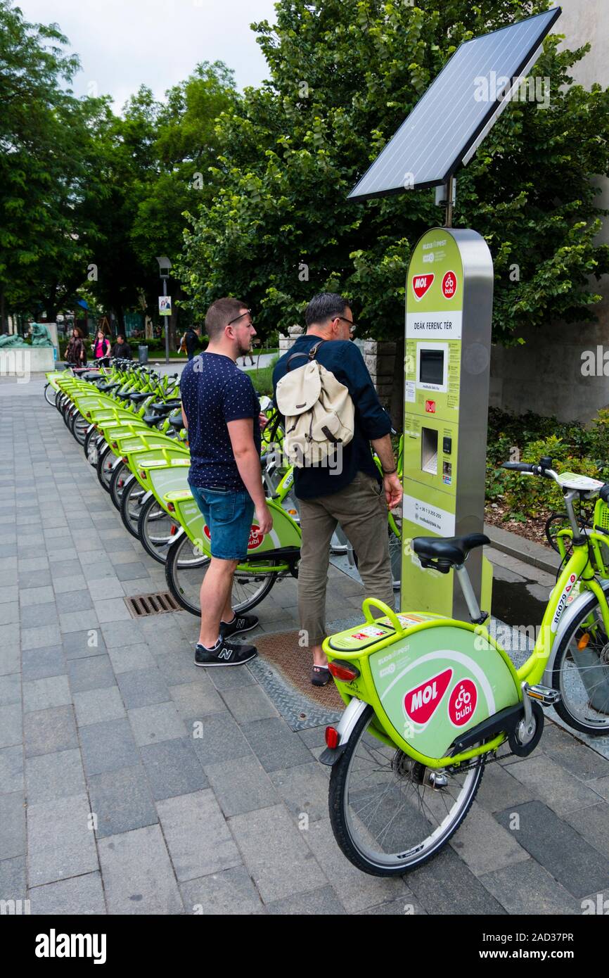 MOL des vélos de ville, Budapest, Hongrie Banque D'Images