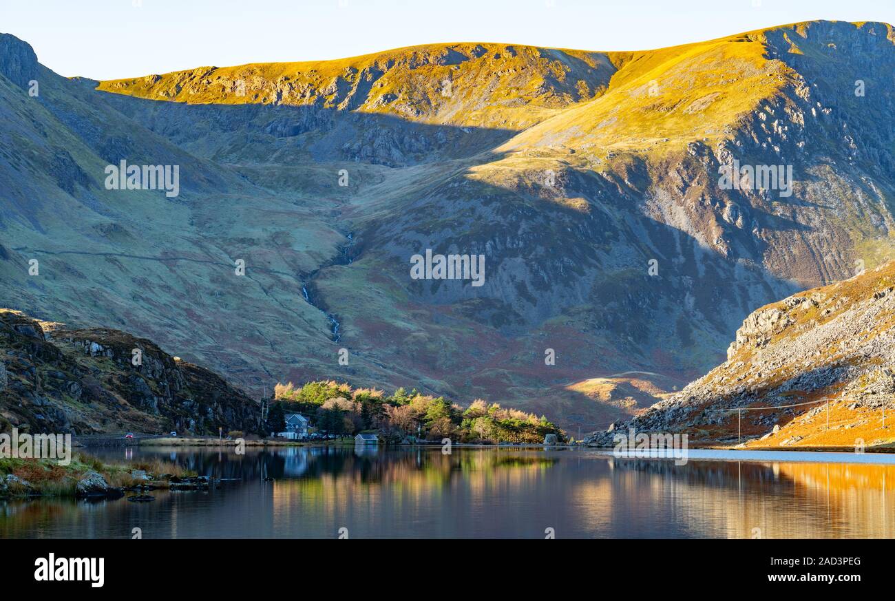 Lac Ogwen, près de Bethesda, Gwynedd, Snowdonia, Nord du Pays de Galles. Image prise en novembre 2019. Banque D'Images