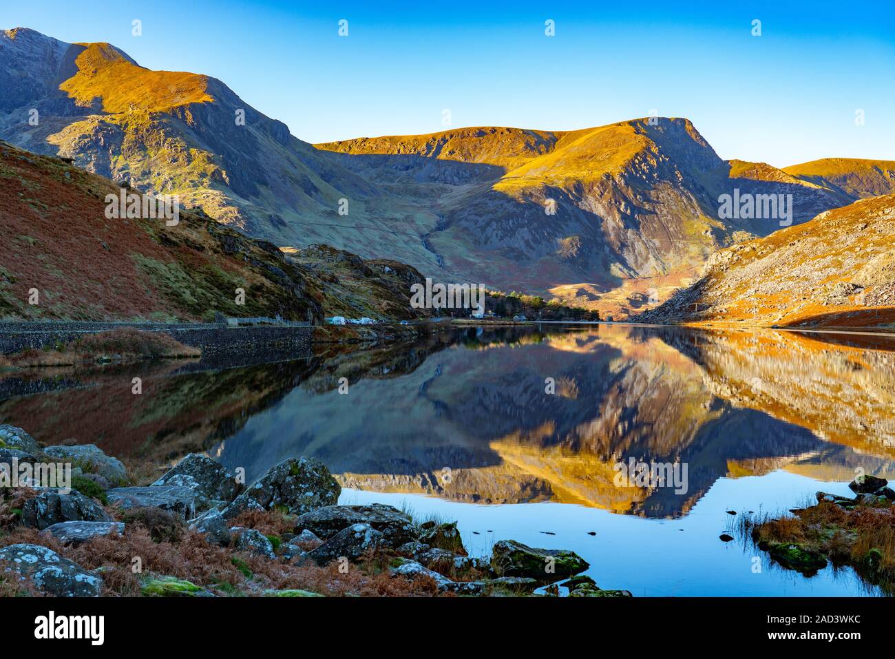 Lac Ogwen, près de Bethesda, Gwynedd, Snowdonia, Nord du Pays de Galles. Image prise en novembre 2019. Banque D'Images