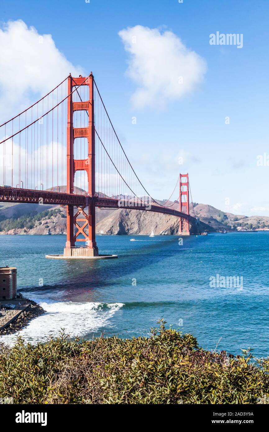 Le Golden Gate Bridge à au Nord qu'il enjambe l'entrée de la baie de San Francisco de l'océan Pacifique, , San Francisco, Californie, USA. Banque D'Images