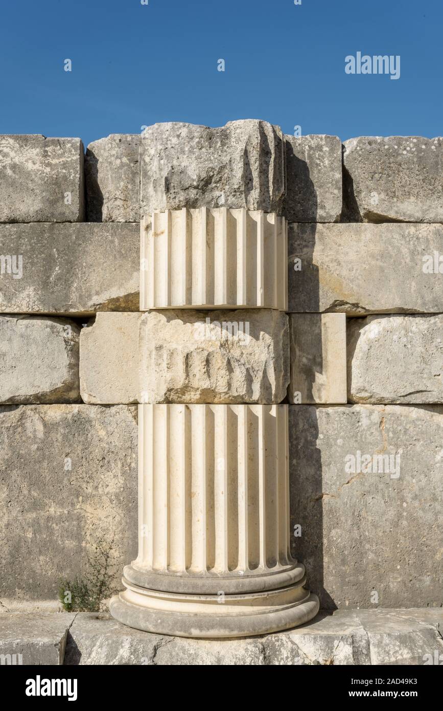 leto-temple-letoon-turquie-l-anastylose-est-un-terme-arch-ologique