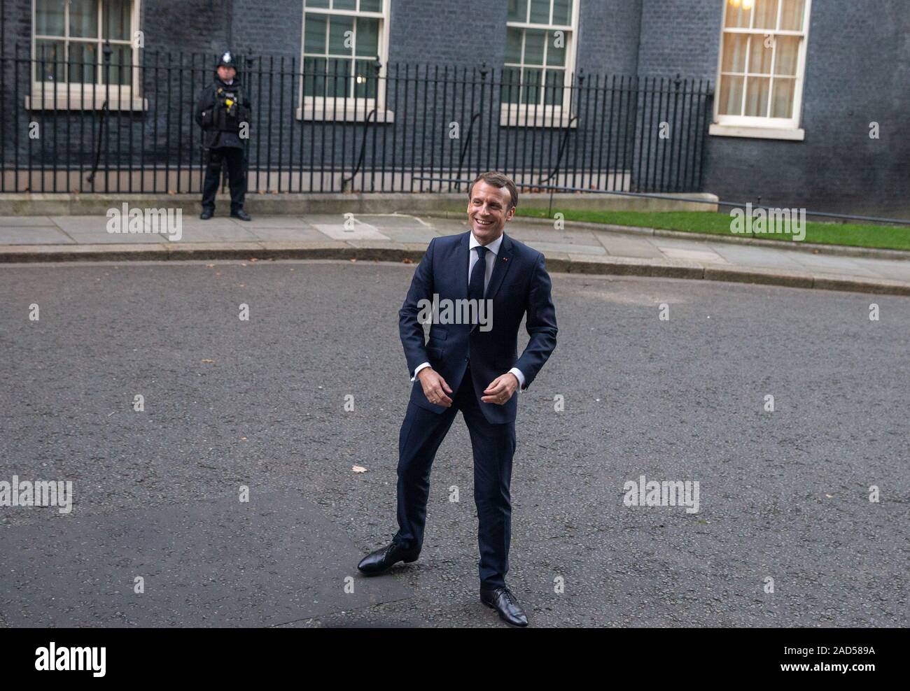 Londres, Royaume-Uni. 3 Dec 2019. Emmanuel Macron, Président de la France, arrive au numéro 10 Downing Street. Chefs d'État visiter 10 Downing Street pour s'entretenir avec le Premier ministre britannique, Boris Johnson. Credit : Tommy Londres/Alamy Live News Banque D'Images