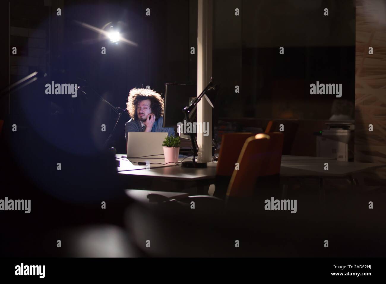 Businessman relaxing au bureau Banque D'Images
