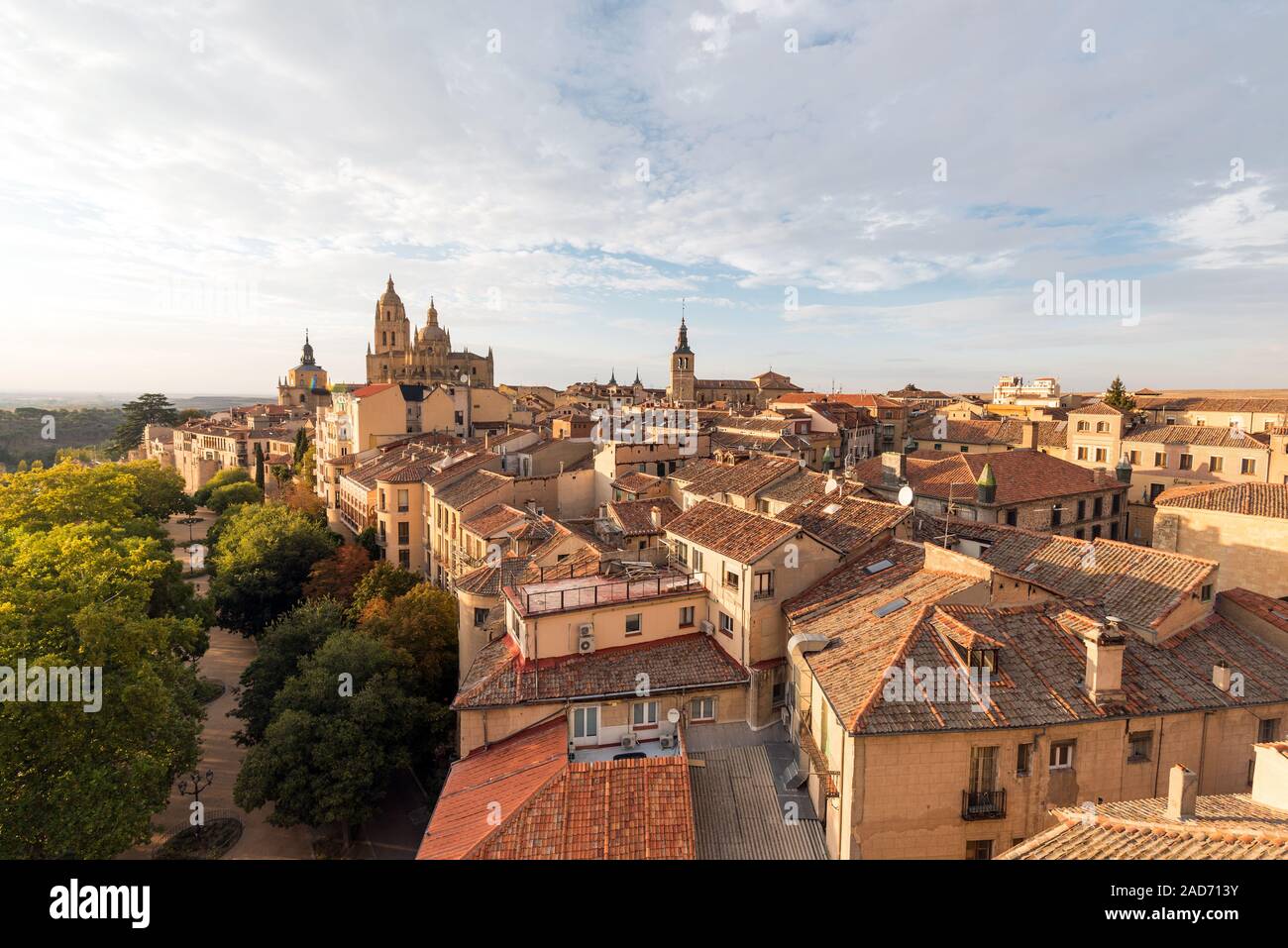Vue sur la petite ville historique de Ségovie en Espagne centrale Banque D'Images