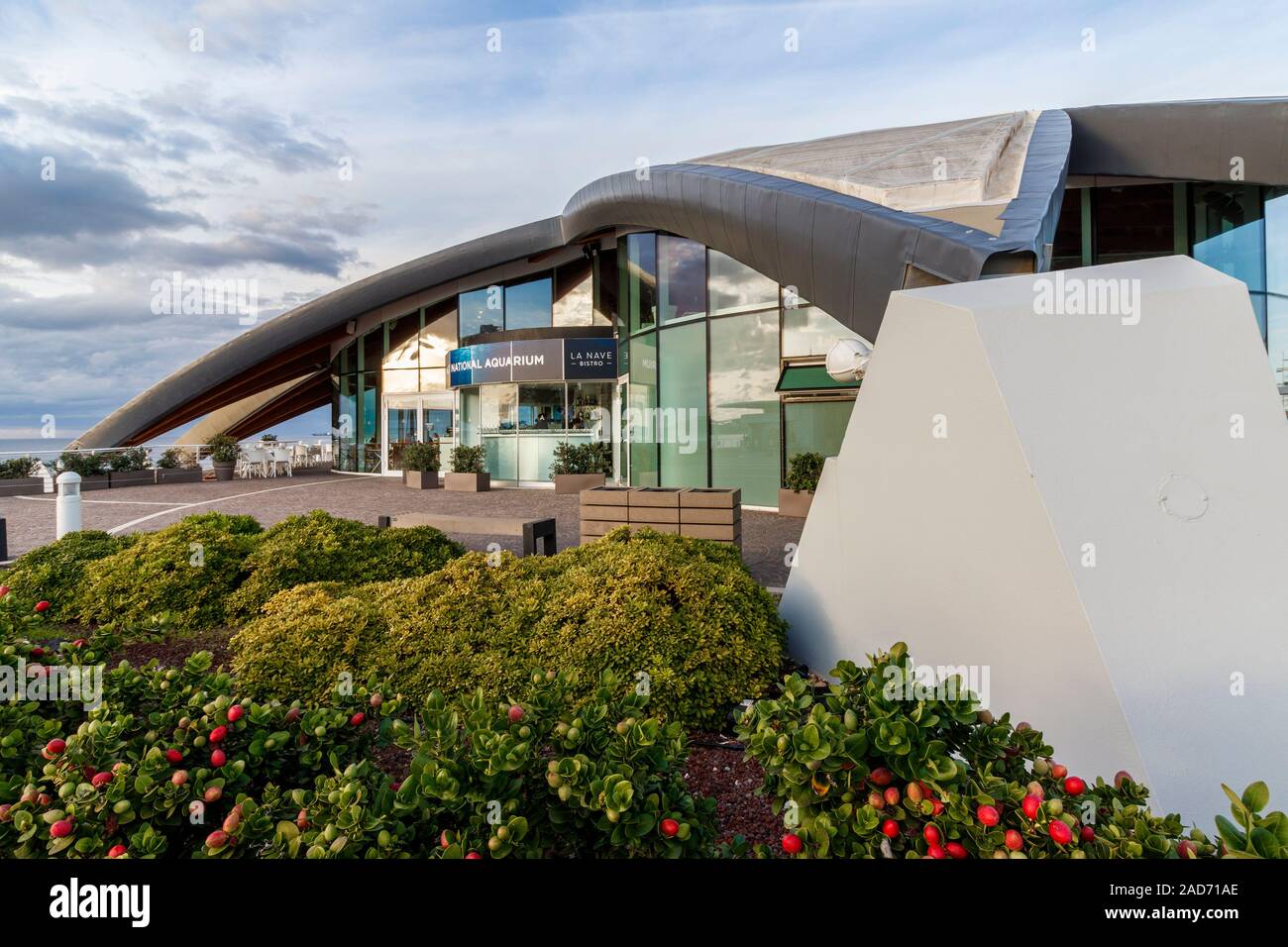 Aquarium National de l'île de Malte à Qawra. Une destination touristique populaire avec un design architectural moderne. Banque D'Images