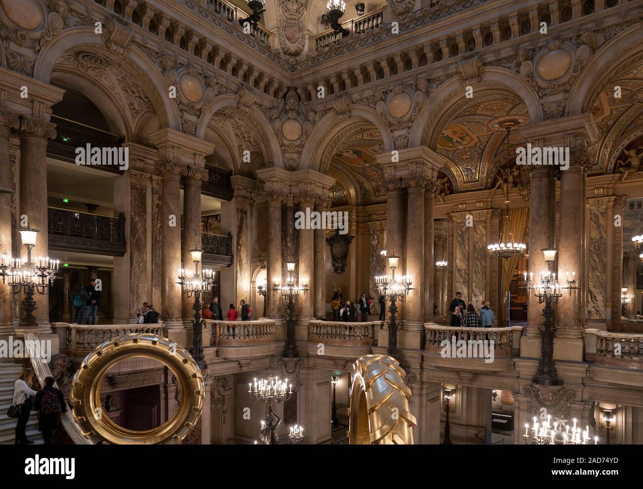 Une vue de l'intérieur de l'Opéra de Paris, Palais Garnier. Il a été construit de 1861 à 1875 pour l'Opéra de Paris. Banque D'Images