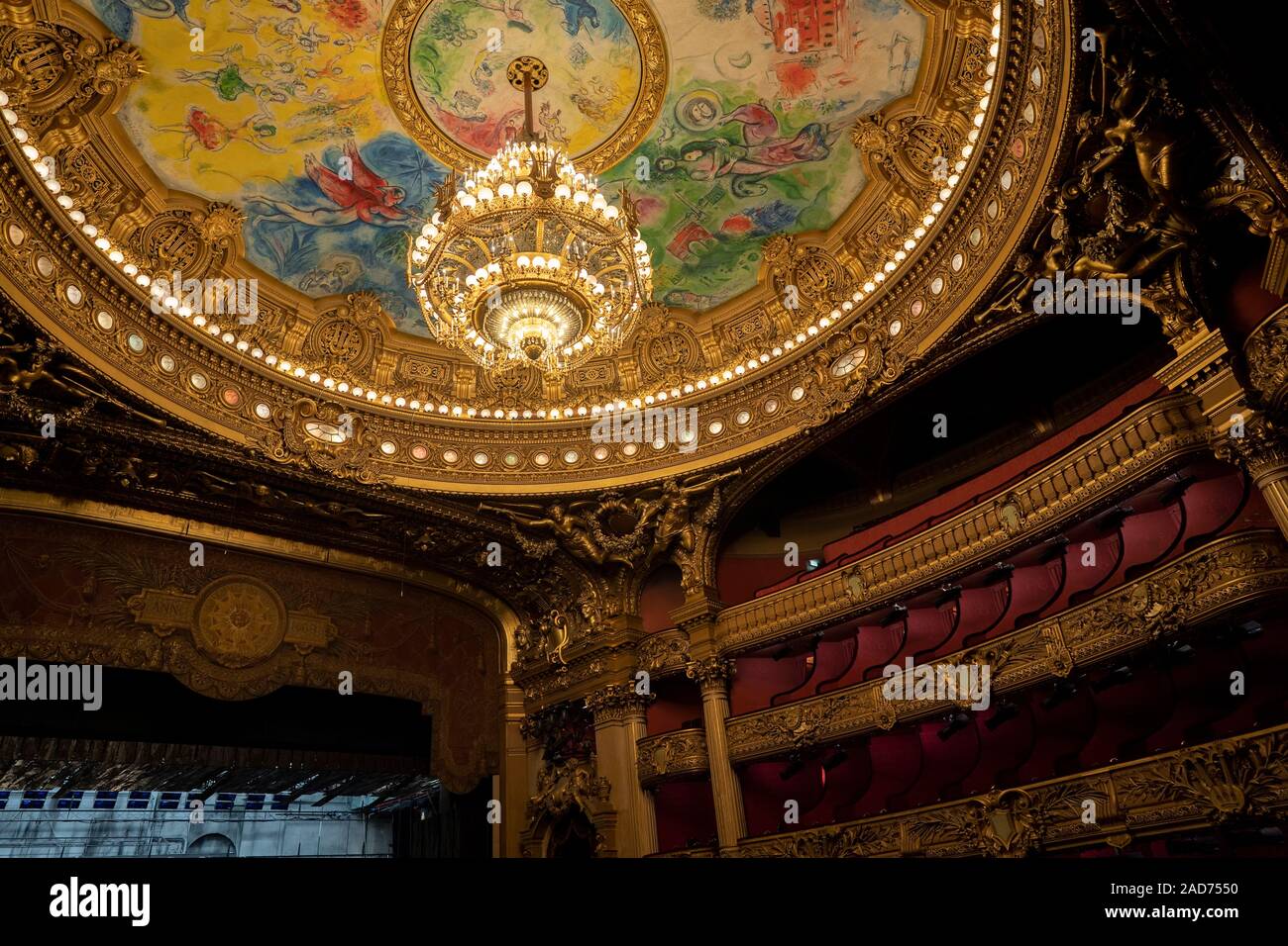 Une vue de l'intérieur de l'Opéra de Paris, Palais Garnier. Il a été construit de 1861 à 1875 pour l'Opéra de Paris. Banque D'Images