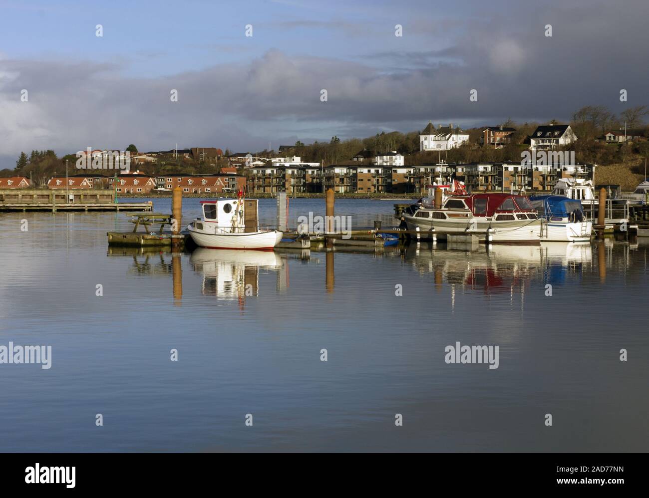 Les petits bateaux de pêche en mer Banque D'Images