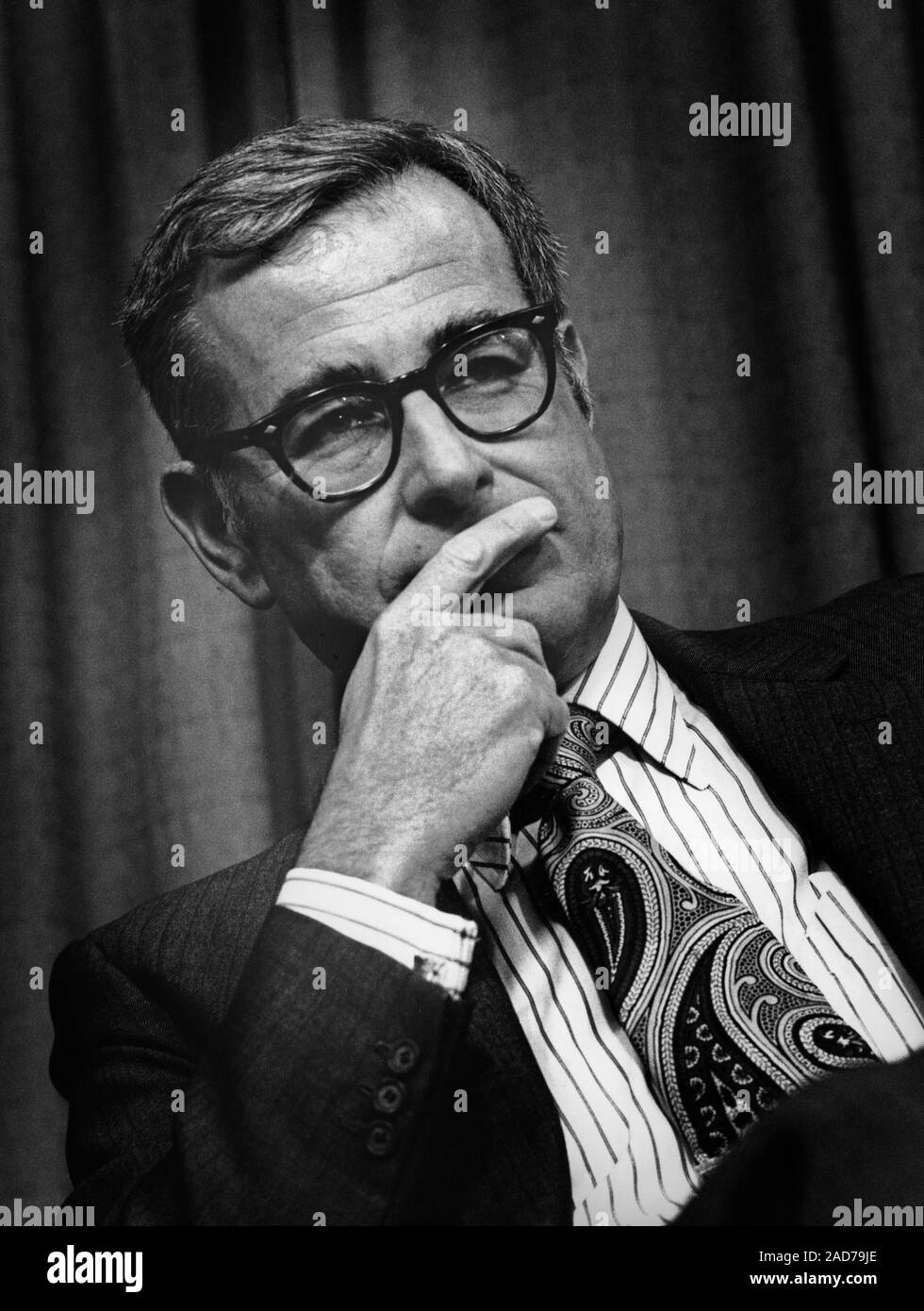 Harold Brown, né le 19 septembre 1927, un scientifique américain, a été le secrétaire américain de la défense de 1977 à 1981 dans le cabinet du Président Jimmy Carter. Il avait déjà servi dans l'administration de Lyndon Johnson en tant que directeur de la recherche de défense et de l'ingénierie et secrétaire de l'Armée de l'air. Alors que le secrétaire à la défense, il a insisté à jeter les bases d'accords de Camp David. Il a pris part à la maîtrise des armements stratégiques des négociations avec l'Union soviétique et soutenu, sans succès, la ratification du traité SALT II la. Il a plaidé pour la détente avec l'Union soviétique, une question sur laquelle il conflic Banque D'Images