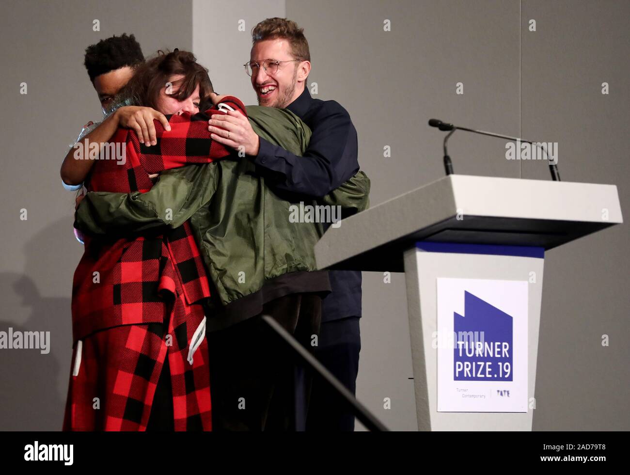 Oscar Murillo, Tai Shani, Helen Cammock et Lawrence Abu Hamdan, après avoir été annoncée comme les gagnants pour le prix Turner 2019 à Dreamland Margate. Banque D'Images