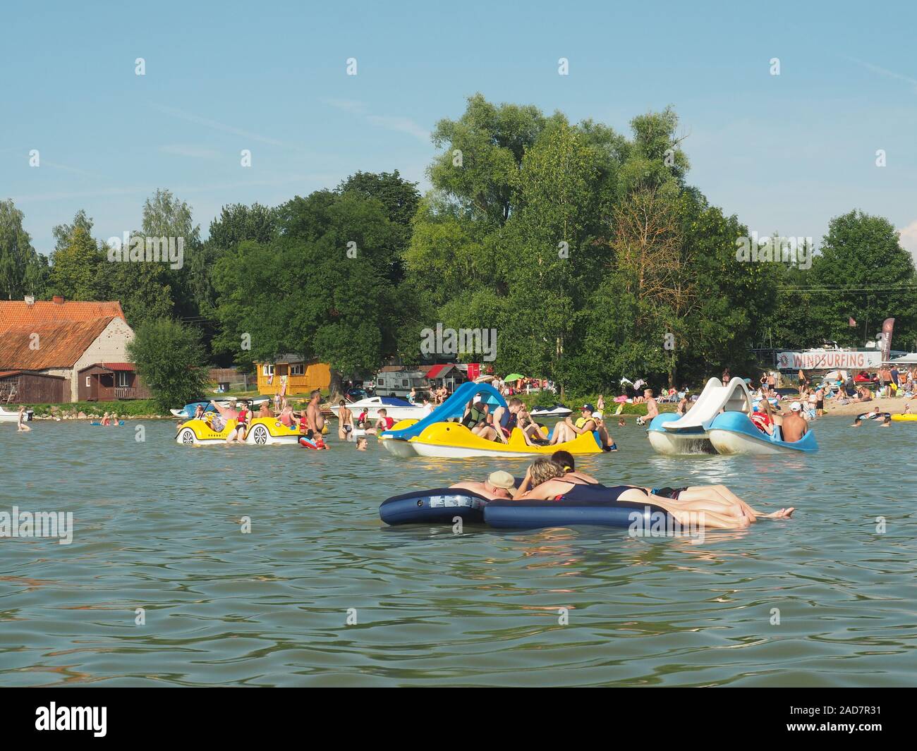 Baignade plaisir estival en Mazurie Banque D'Images