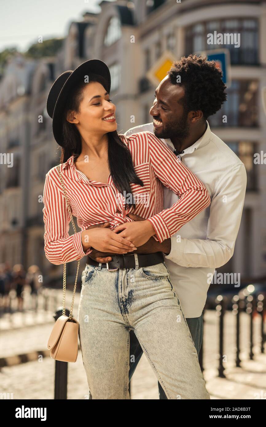 Belle woman hugging Banque D'Images