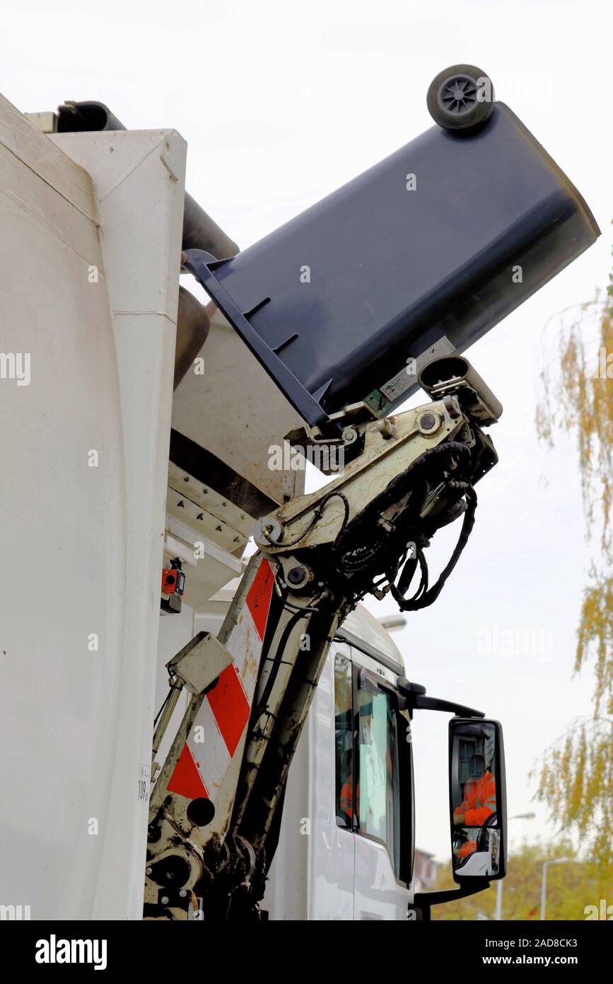 Camion Poubelle avec des déchets bio Banque D'Images