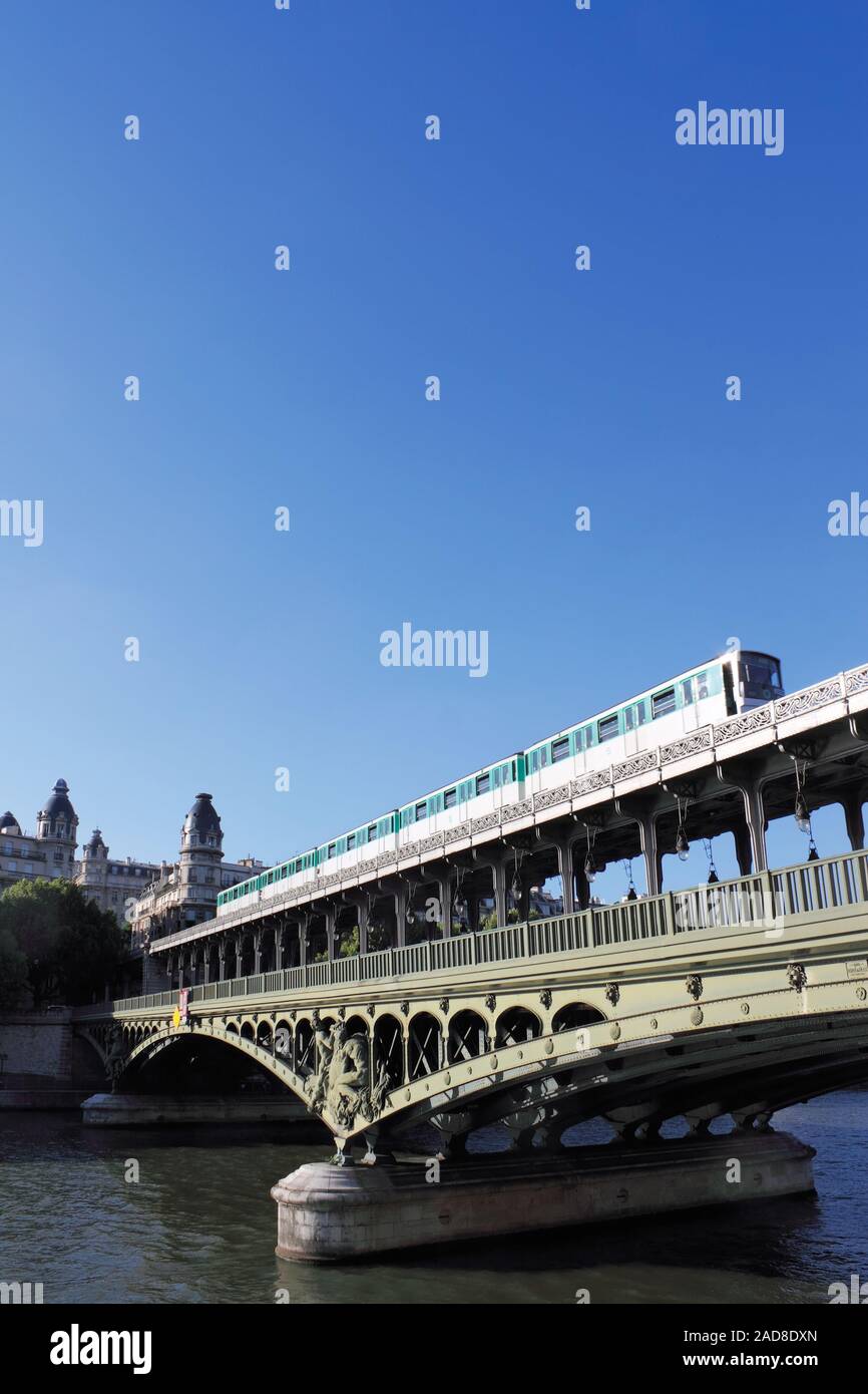 Metro paris Banque de photographies et d’images à haute résolution - Alamy