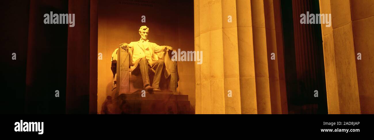 Statue at Lincoln Memorial la nuit, Washington DC, USA Banque D'Images