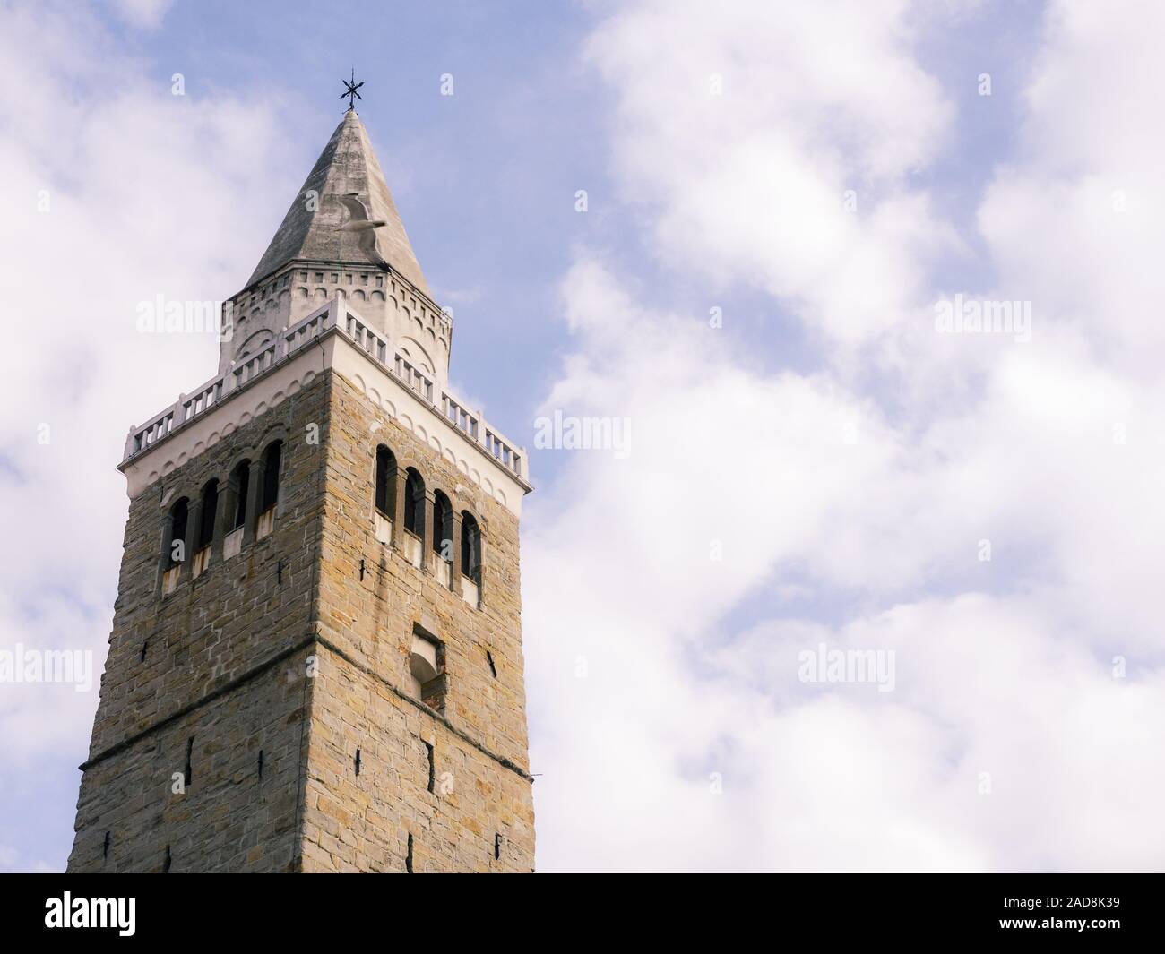 Tour de l'horloge d'une église à Koper Banque D'Images