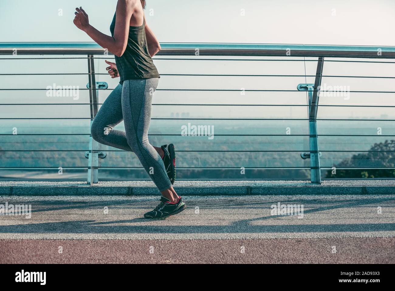 Coureur professionnel rapide sur le pont stock photo Banque D'Images