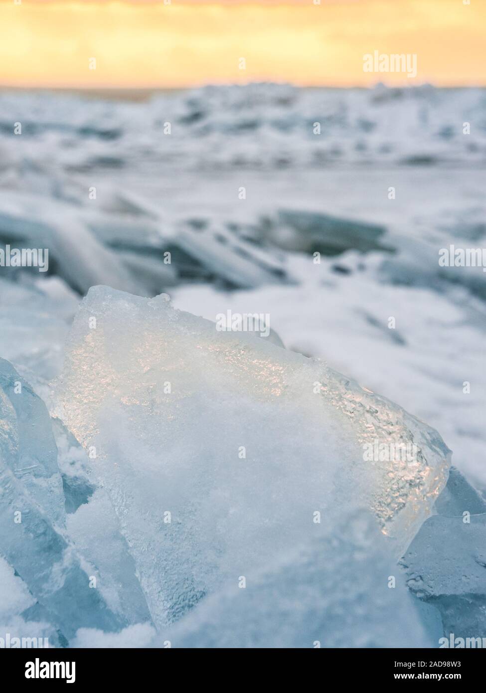 La glace sur le lac en hiver Banque D'Images